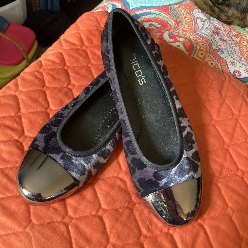 Chico’s metal toed flats size 7M